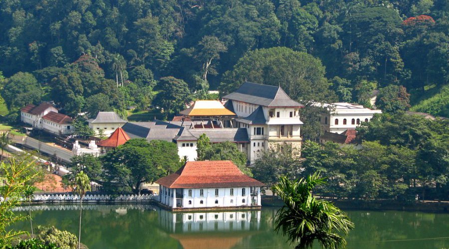 Kandy-lake